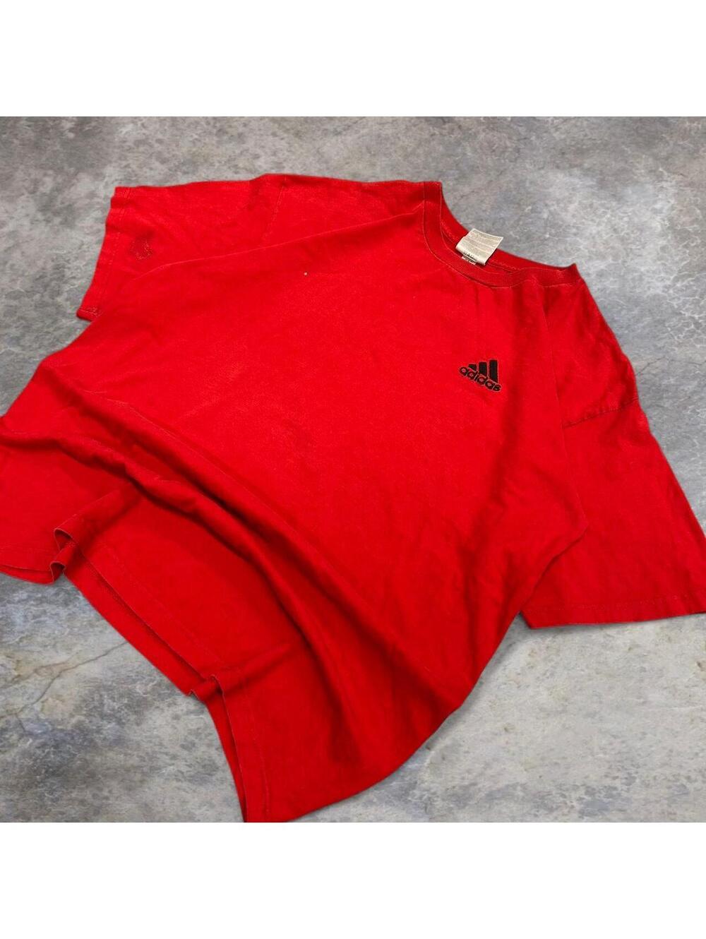 Red Adidas vintage t-shirt adidas
